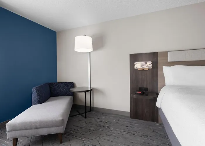 Express By Ihg Hotel 2*